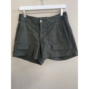 Athleta Green Cargo Shorts Women’s Size 6